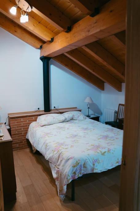 La Casa De Juan El Cantero Holiday home *